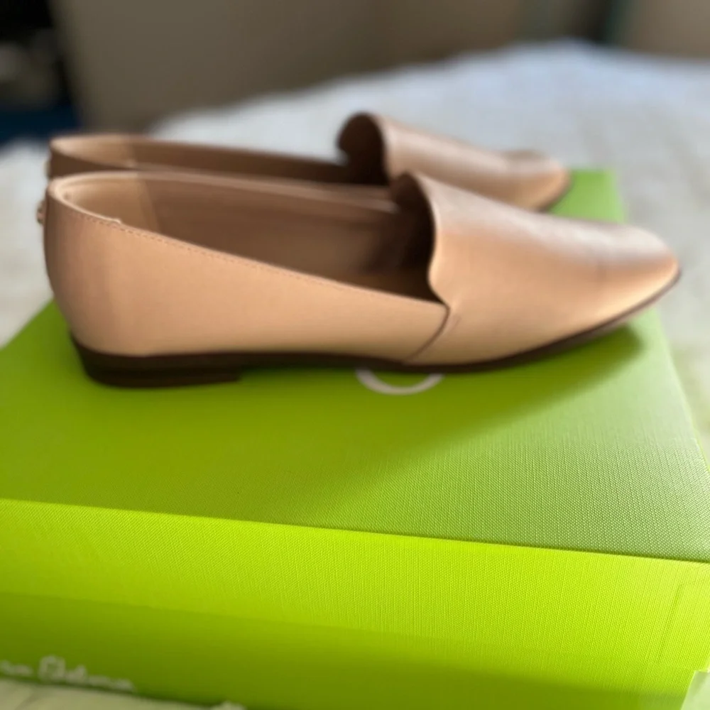Chaps Women's Ameillia Faux Leather Loafers Size 10 NWOT Neutral Minimalist Chic